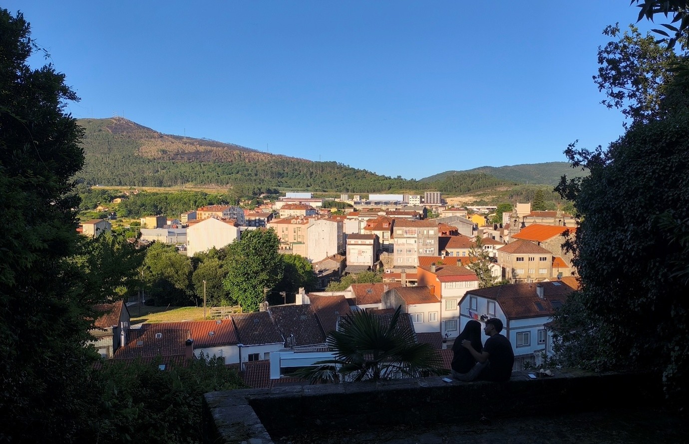 Vista de Padrón desde el mirador del viacrucis hacia Santiaguiño de Monte. 1 de julio de 2026.